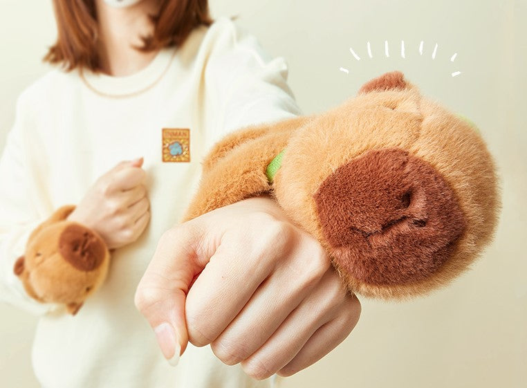 HGSHUO Capybara Slap Bracelet à Claquer Capybara Peluche Bracelet Snap Jouet en Peluche Anniversaire Décoration Cadeau de Fête Noël Retour à L'école HGSHUO Capybara Slap Bracelet à Claquer Capybara Peluche Bracelet Snap Jouet en Peluche Anniversaire Décoration Cadeau de Fête Noël Retour à L'école